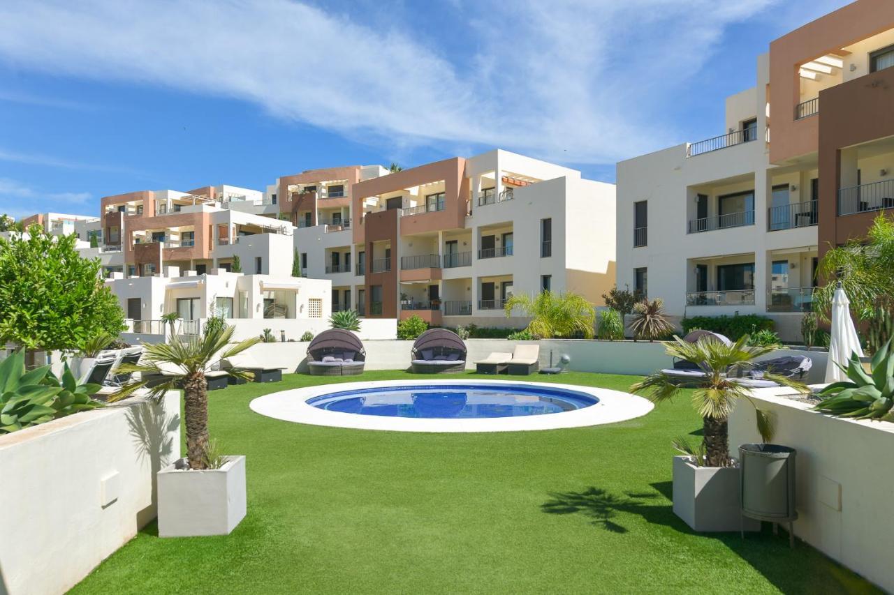 Luxury Penthouse: Indoor Pool And Private Terrasse Apartment
